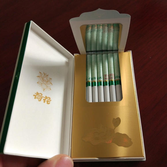 钻石荷花绿水青山